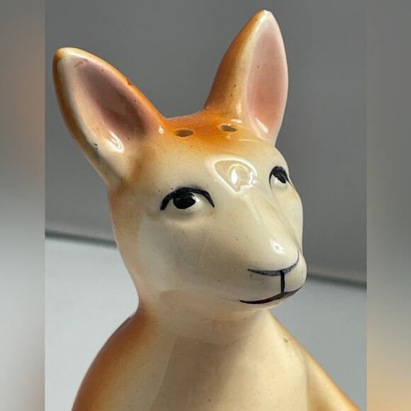 Vintage Ceramic Kangaroo & Joey Salt &‎ Pepper Shaker Set - Picture 2 of 14